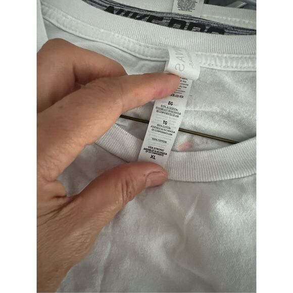 Birddogs white w/ blue and coral paisley bird graphic t-shirt XL - Picture 2 of 3